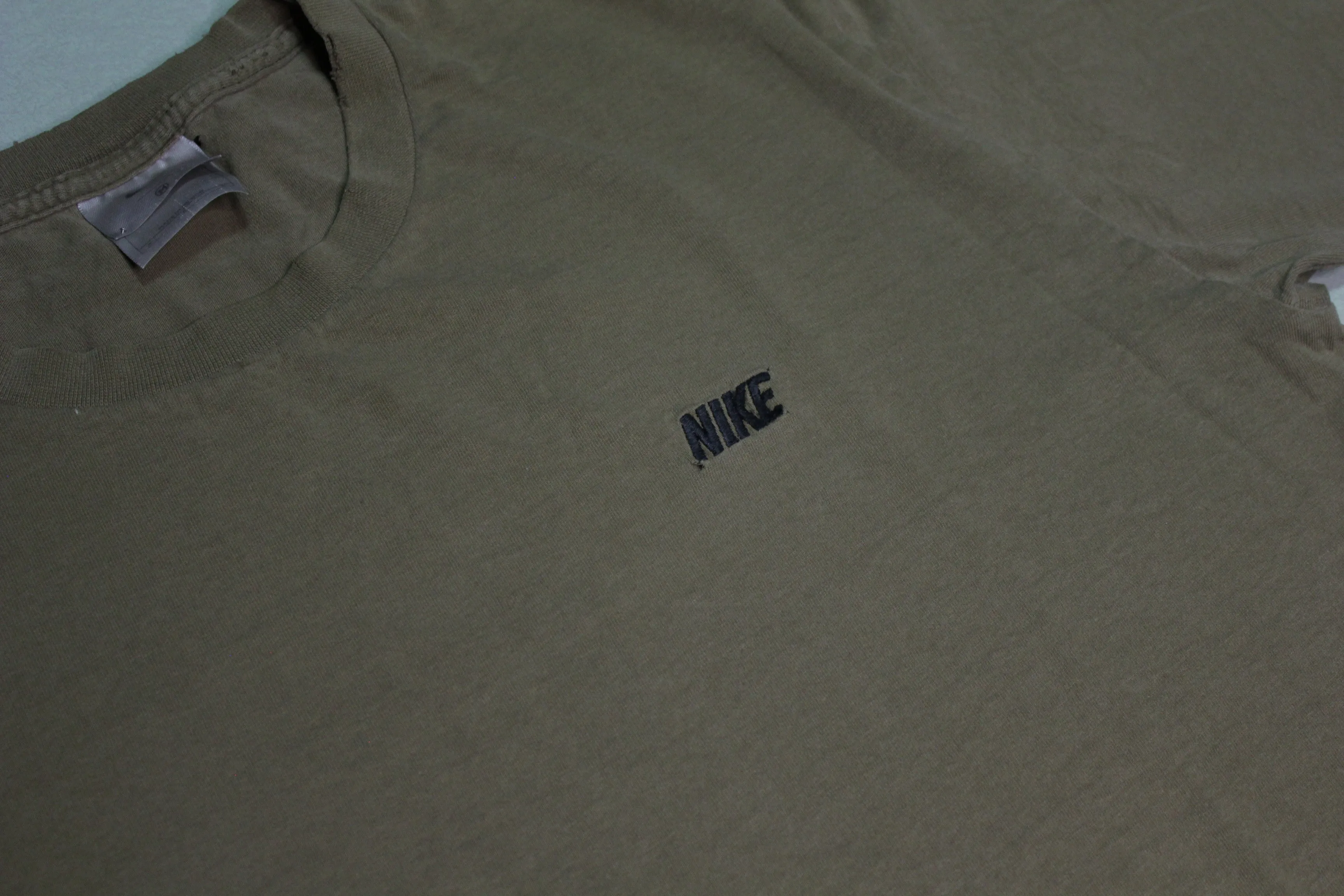 Nike Embroidered Spellout Chest Hit Vintage 90's 00's Distressed Basic Essential T-Shirt