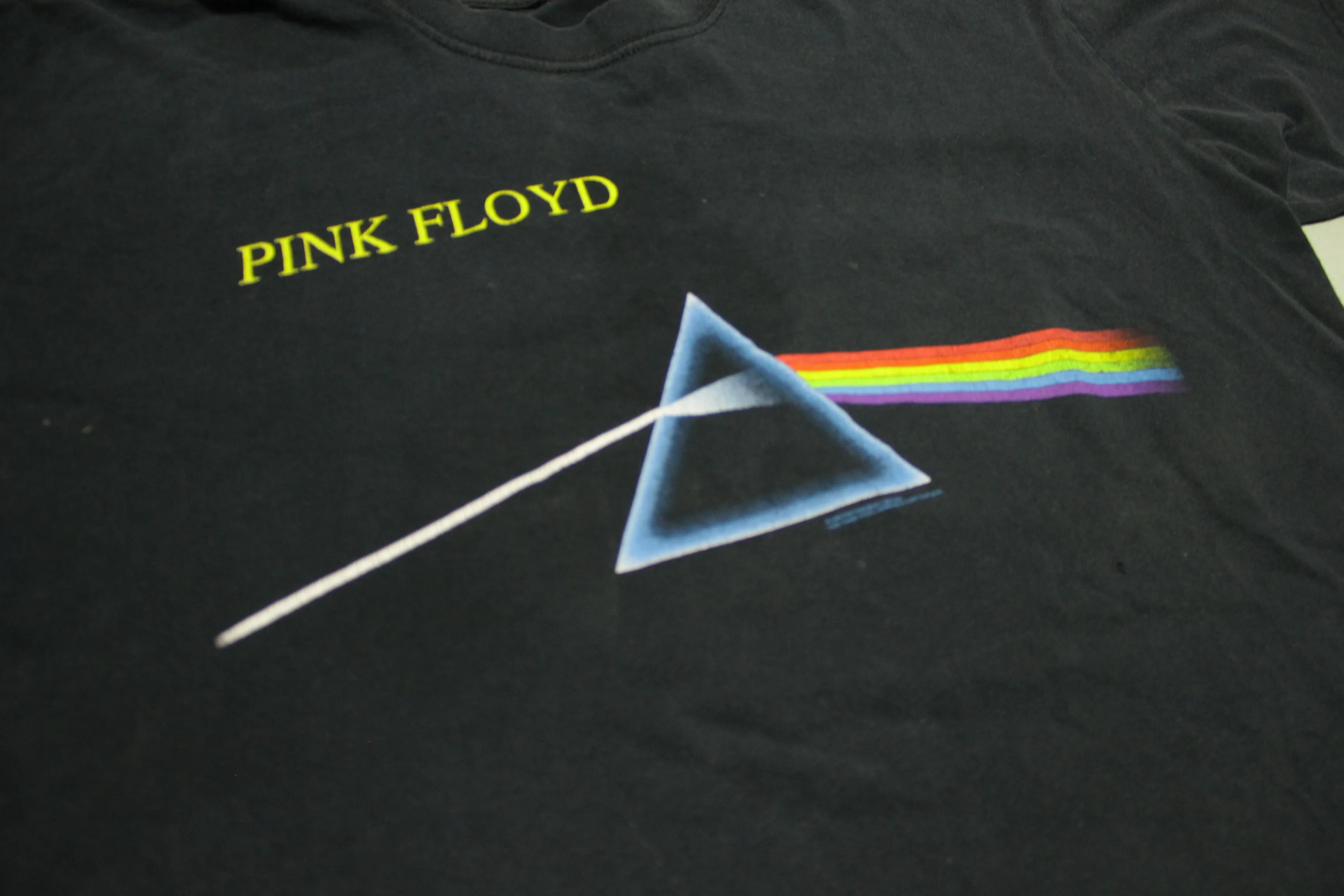 Pink Floyd 1996 Vintage 90's Dark Side of The Moon Concert Rock T-Shirt Distressed